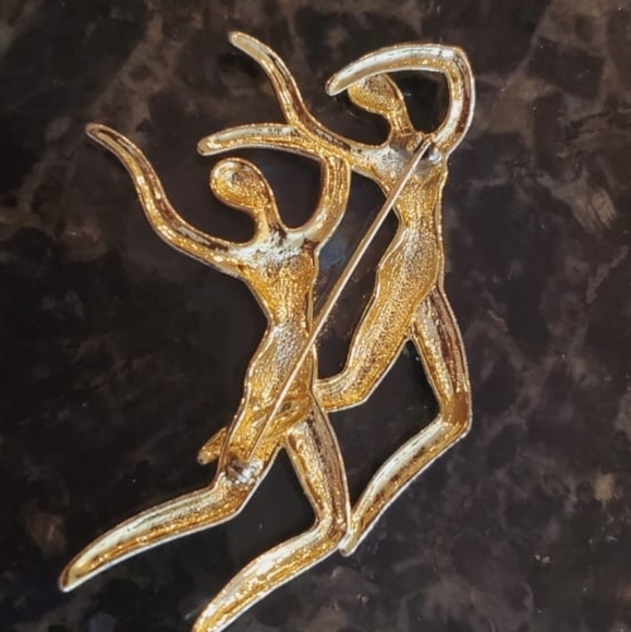 Jumping People Vintage Brooch. 🌴 - Picture 3 of 5